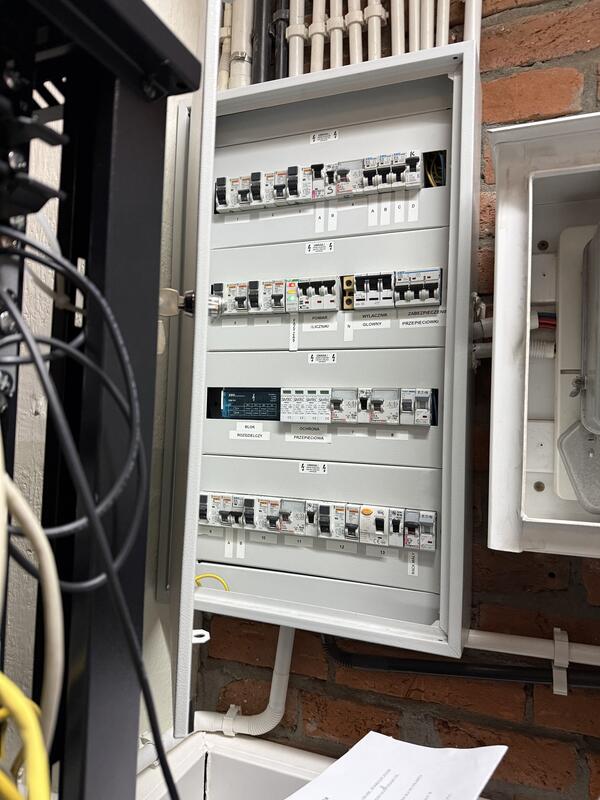 Montaż osprzętu elektrycznego Warszawa